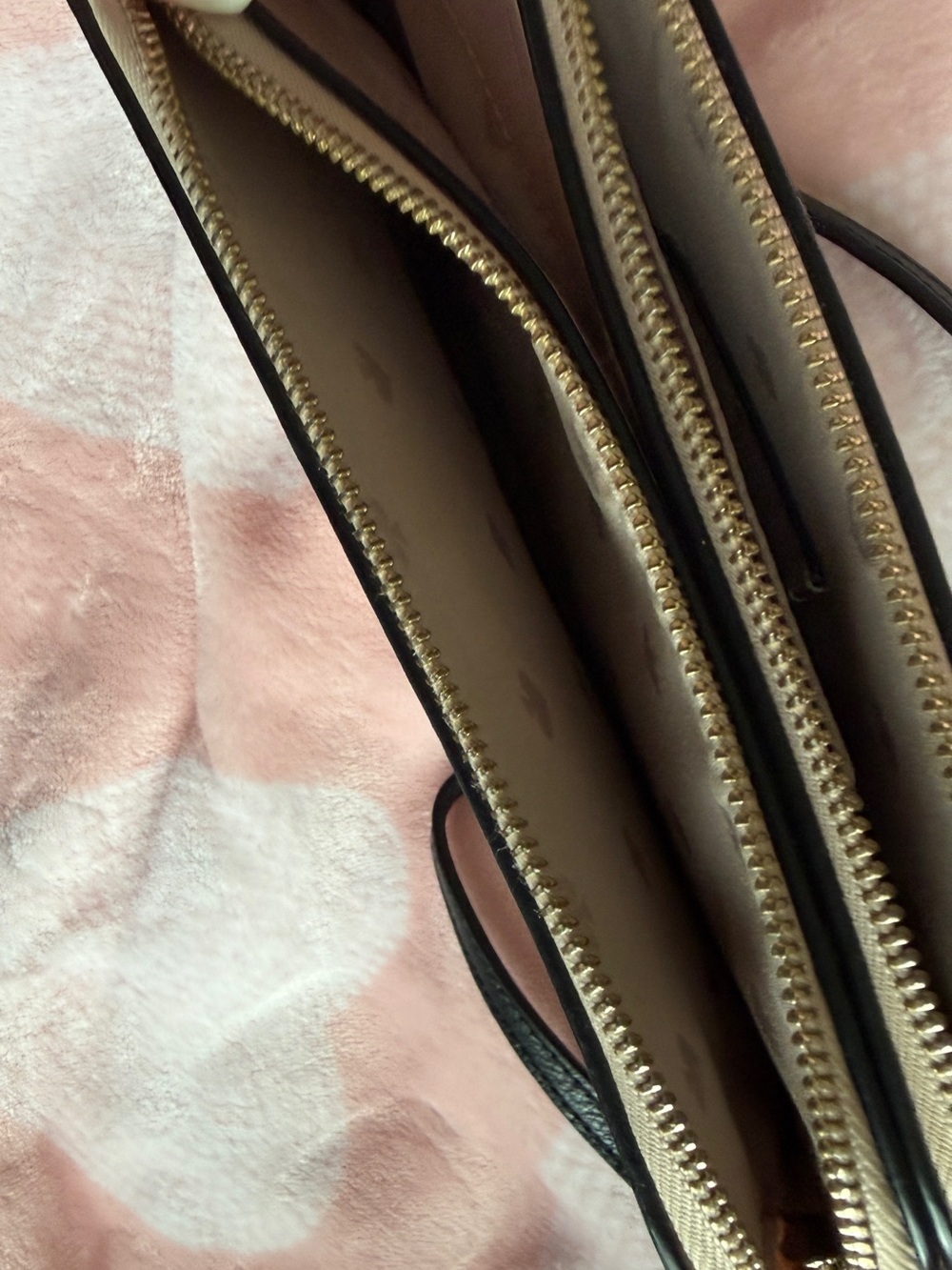 kate spade Beige Minnie Mouse Leather Crossbody with Cardholder NWOT - Picture 11 of 11